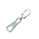 Tiralampo dalla forma a linguetta colore argento con gancio apribile per il fissaggio - FF603 Benox