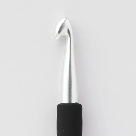 Knit Proe 3.0 crochet hook in aluminium with ergonomic soft handle