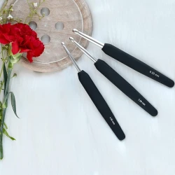Uncinetto Knit Pro 8,0 in alluminio e manico ergonomico soft 2