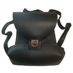 Kit for black backpack with base, back, flap with satchel closure and shoulder straps, all integrated