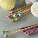 4.00 mm bamboo knitting needles with hand-painted coloured knobs - DMC U1754/4