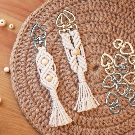 Heart-shaped metal snap hooks, elegance and functionality for bags and accessories