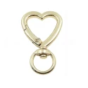 Moschettoni a cuore in metallo oro, eleganza e funzionalità per borse e accessori