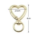 Moschettoni a cuore in metallo oro, eleganza e funzionalità per borse e accessori
