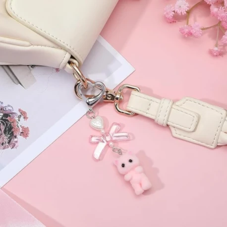 Heart-shaped metal snap hooks, elegance and functionality for bags and accessories