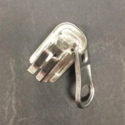 Reversible slider for P8 die cast zippers 2