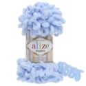 Lana Puffy Alize si lavora con le dita gomitolo di filato celeste