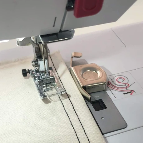 Small magnetic seam guide for sewing machine