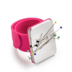 Prym Love magnetic arm pin cushion bracelet with plate