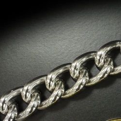 Catena in alluminio con maglia liscia 15mm colore argento